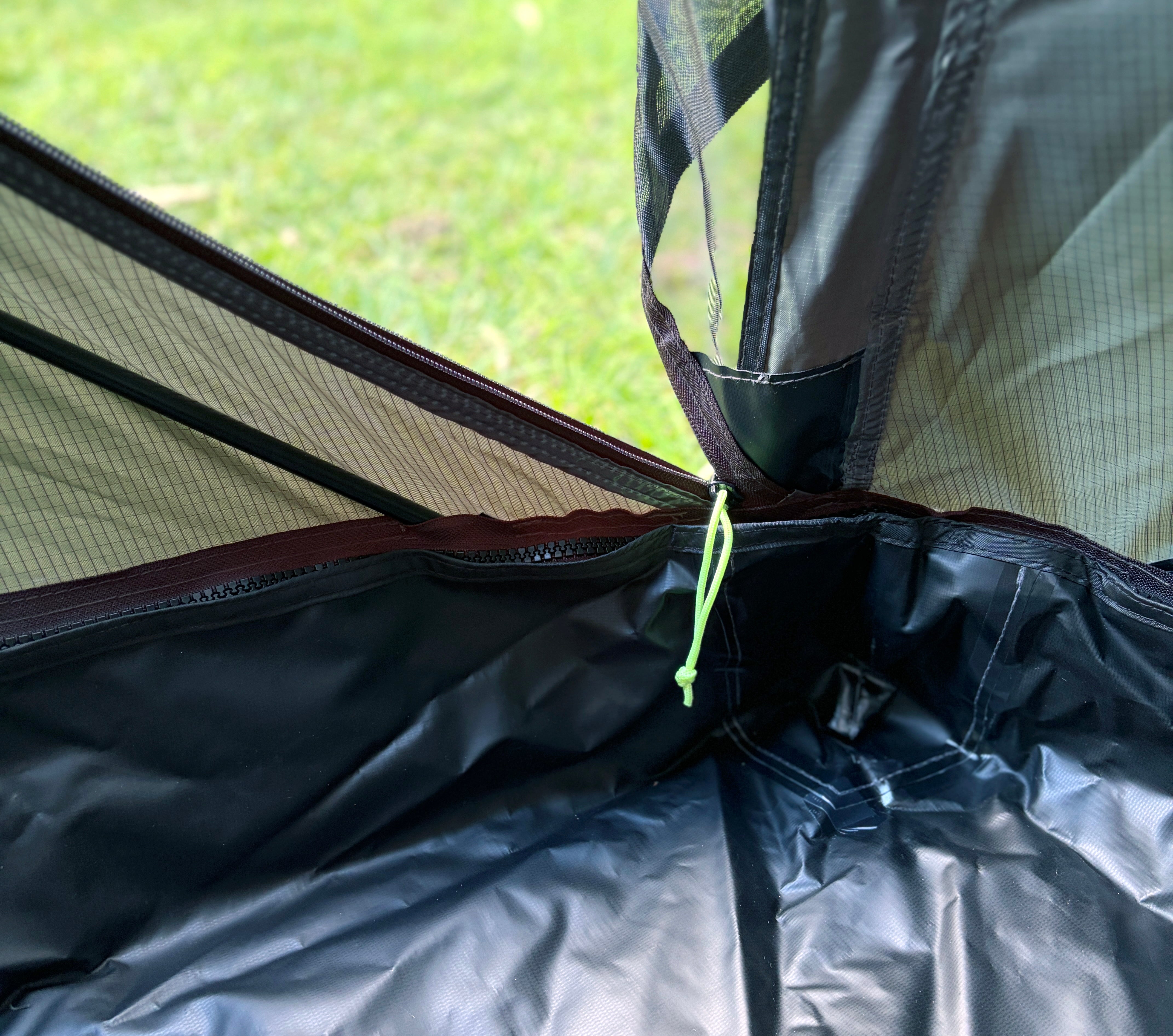 RapidPack pop up tent heavy duty bucket floor zipped in